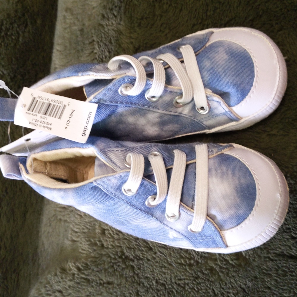 New with tags Gap tie die baby shoes